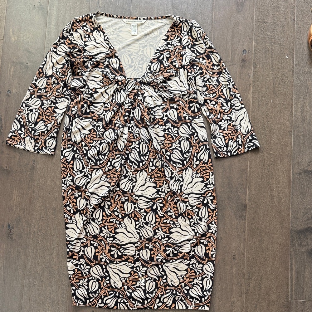 DVF Diane von Furstenberg 100% Silk Floral Dress Size 2 Black Tan